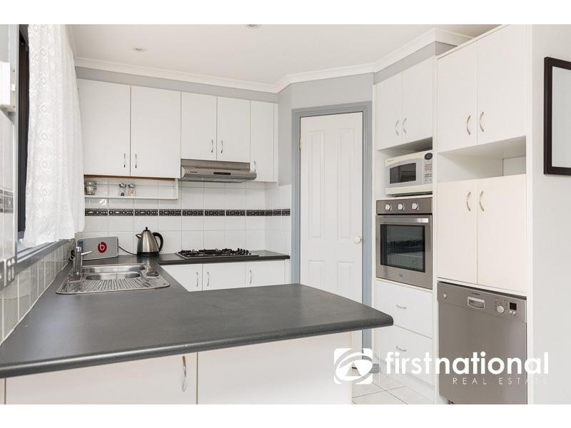 6 Riviera Drive, Pakenham VIC 3810