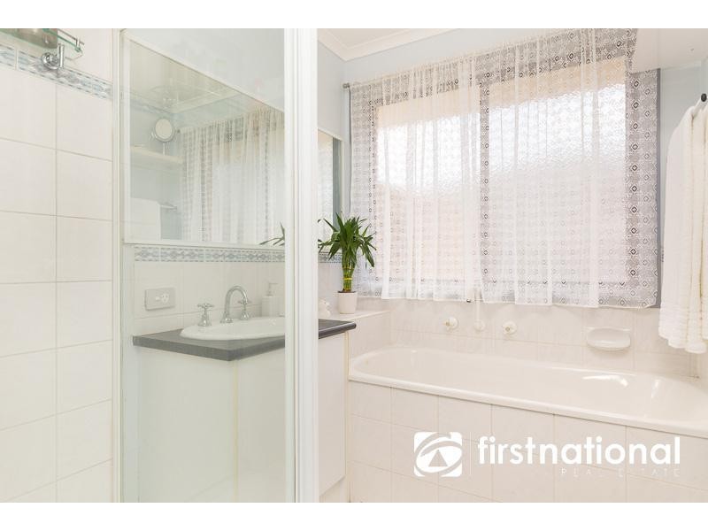 6 Riviera Drive, Pakenham VIC 3810