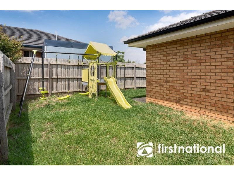 6 Riviera Drive, Pakenham VIC 3810