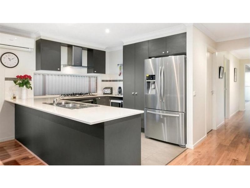 11 Celebration Circuit, Pakenham VIC 3810