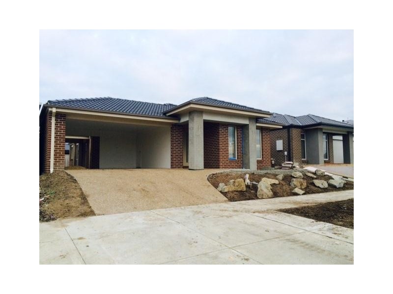 32 (Lot 2813) Wheelers Park Drive, Cranbourne North VIC 3977