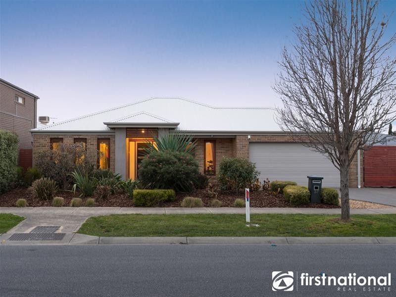 37 Fallingwater Drive, Pakenham VIC 3810