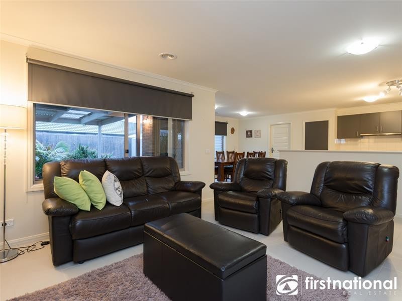 37 Fallingwater Drive, Pakenham VIC 3810