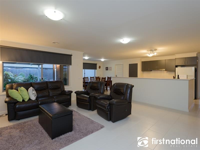 37 Fallingwater Drive, Pakenham VIC 3810