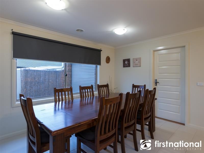 37 Fallingwater Drive, Pakenham VIC 3810