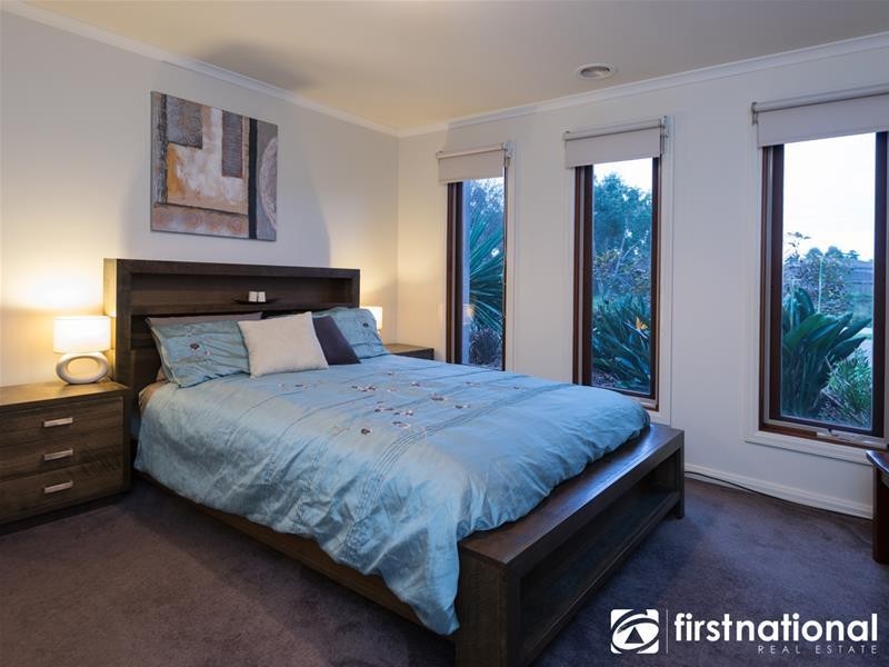 37 Fallingwater Drive, Pakenham VIC 3810