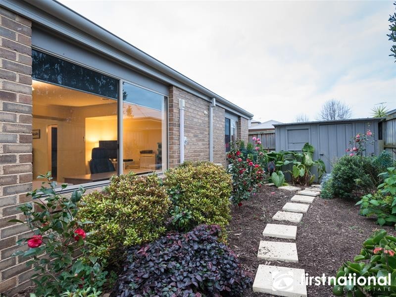 37 Fallingwater Drive, Pakenham VIC 3810