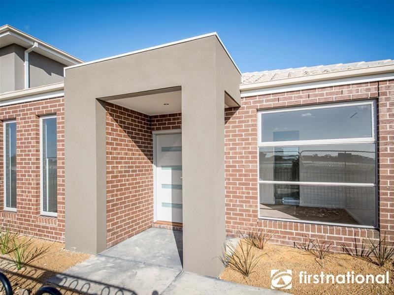10 Coberley Way, Cranbourne North VIC 3977