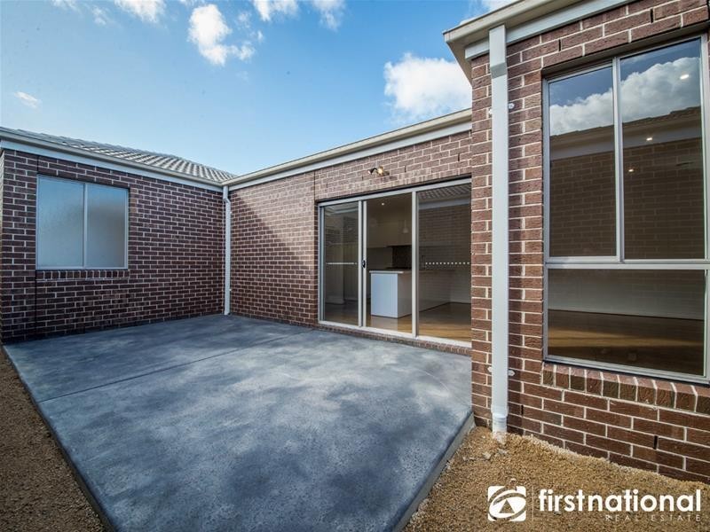 10 Coberley Way, Cranbourne North VIC 3977