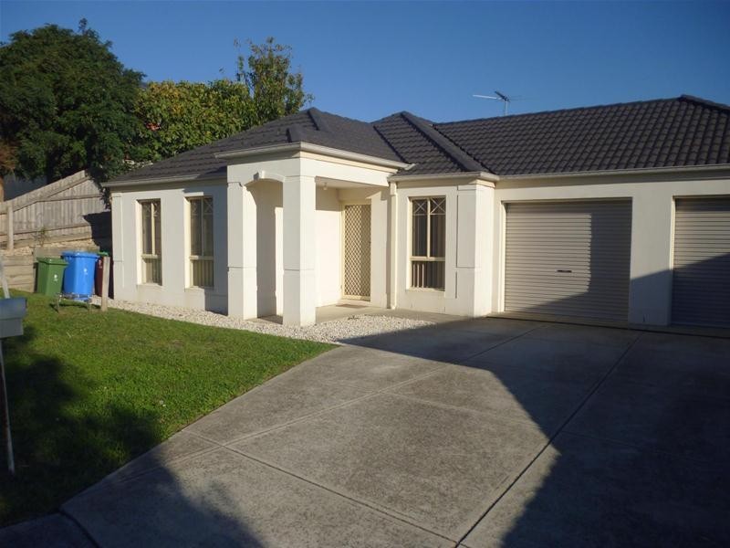 27 Turella Close, Berwick VIC 3806