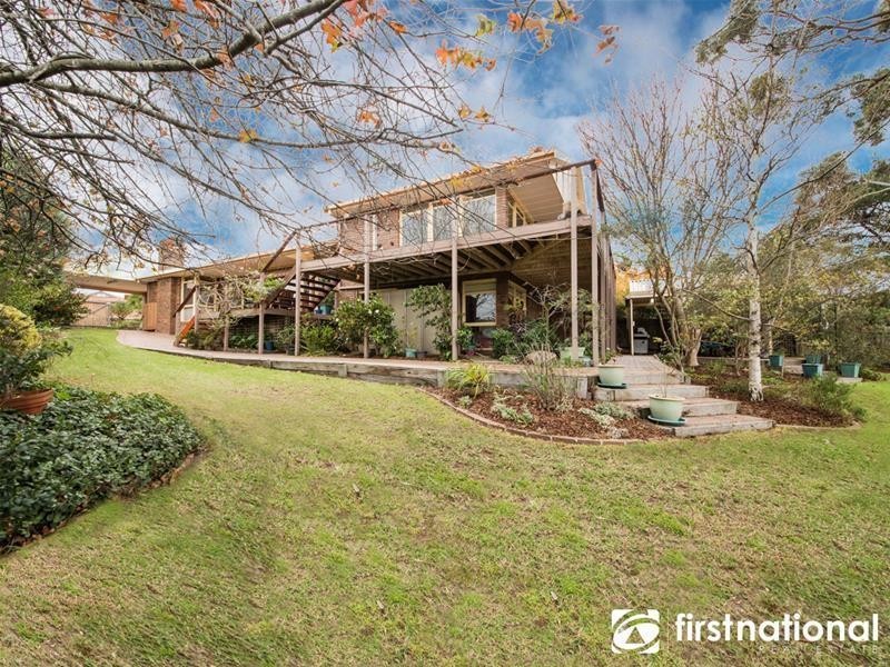 11 Clover Close, Berwick VIC 3806