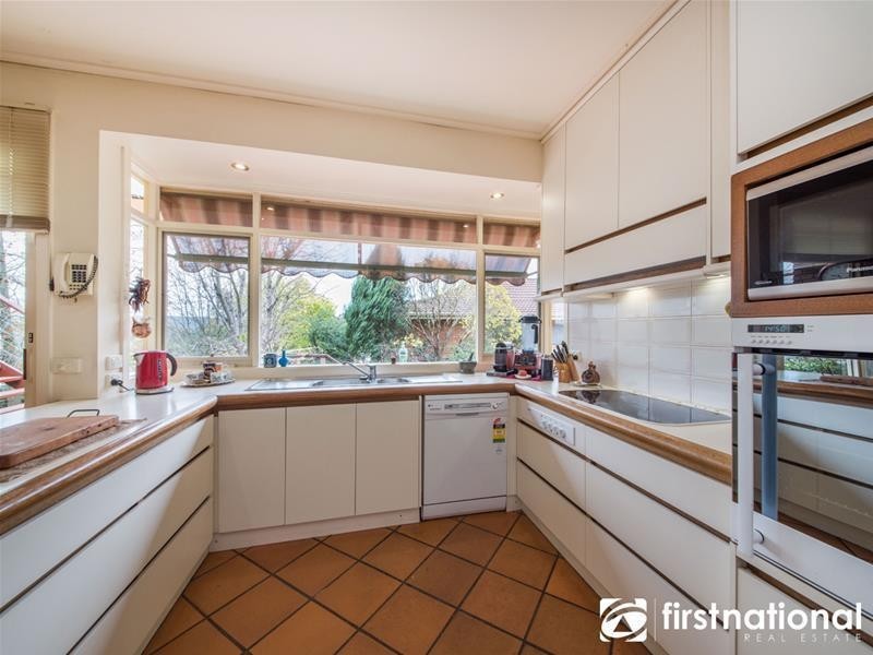 11 Clover Close, Berwick VIC 3806