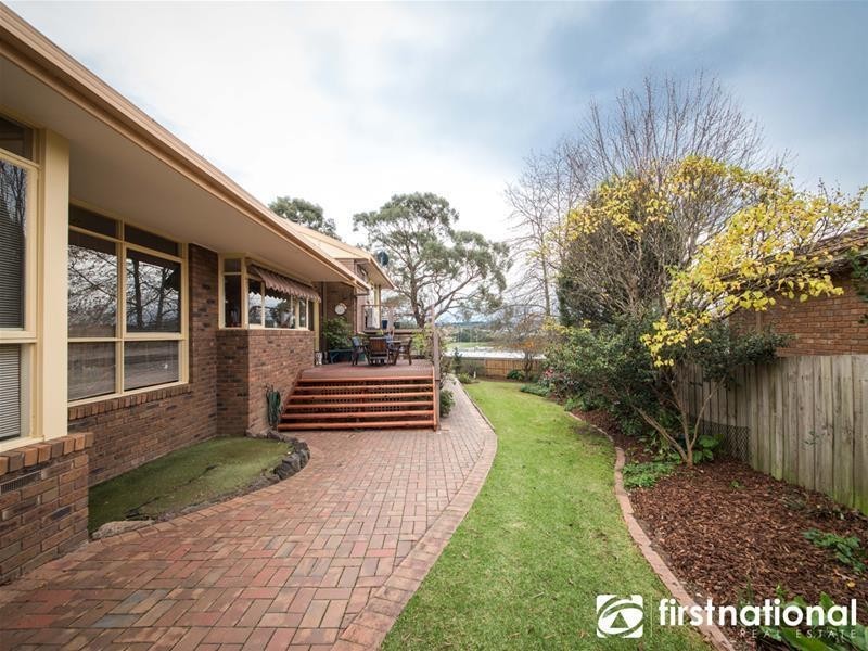 11 Clover Close, Berwick VIC 3806