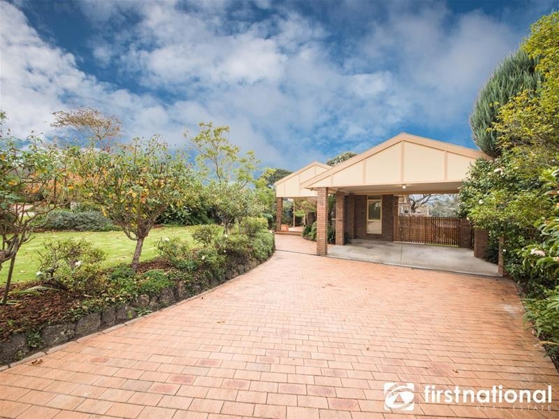 11 Clover Close, Berwick VIC 3806