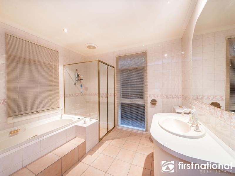 11 Clover Close, Berwick VIC 3806