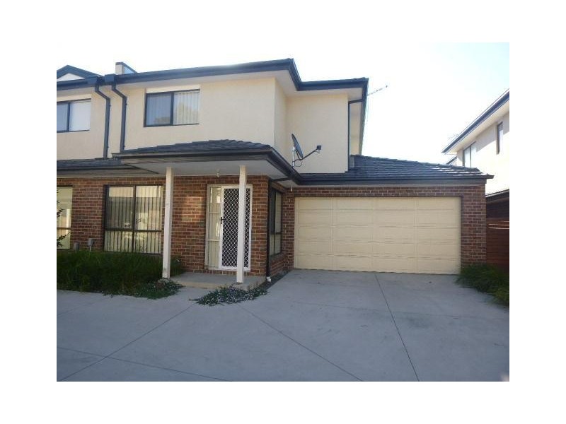 8/2-4 Edinburgh Drive, Beaconsfield VIC 3807