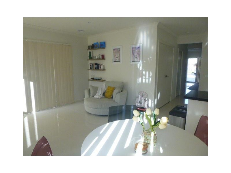 8/2-4 Edinburgh Drive, Beaconsfield VIC 3807