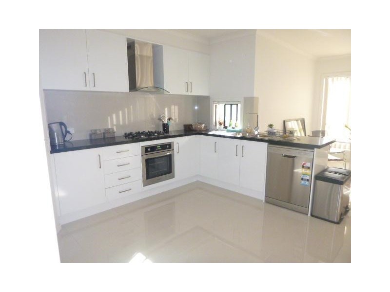 8/2-4 Edinburgh Drive, Beaconsfield VIC 3807