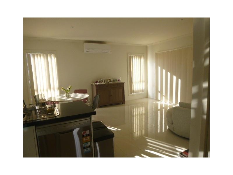 8/2-4 Edinburgh Drive, Beaconsfield VIC 3807