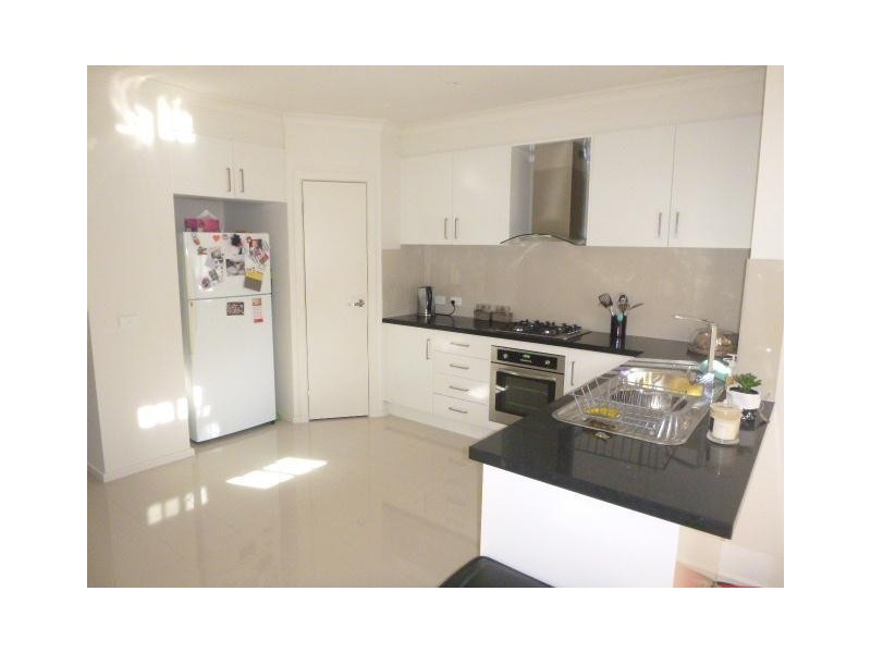 8/2-4 Edinburgh Drive, Beaconsfield VIC 3807