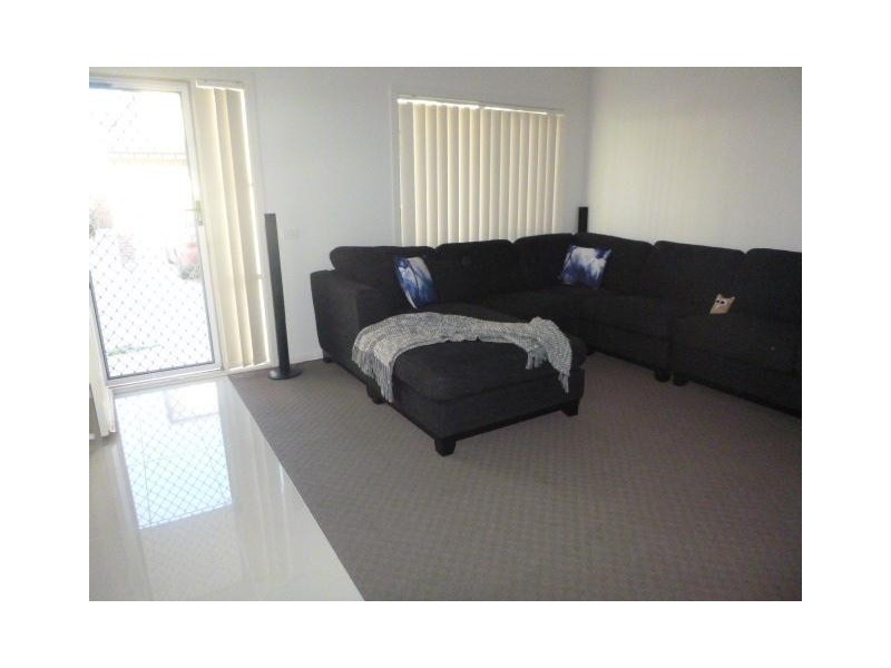 8/2-4 Edinburgh Drive, Beaconsfield VIC 3807