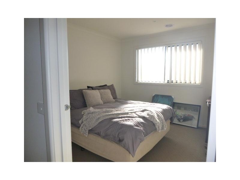 8/2-4 Edinburgh Drive, Beaconsfield VIC 3807