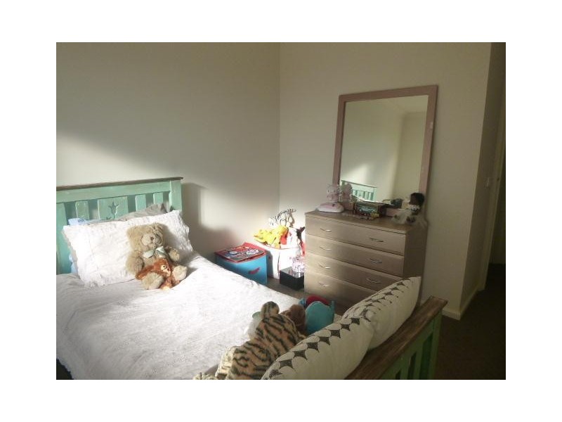 8/2-4 Edinburgh Drive, Beaconsfield VIC 3807