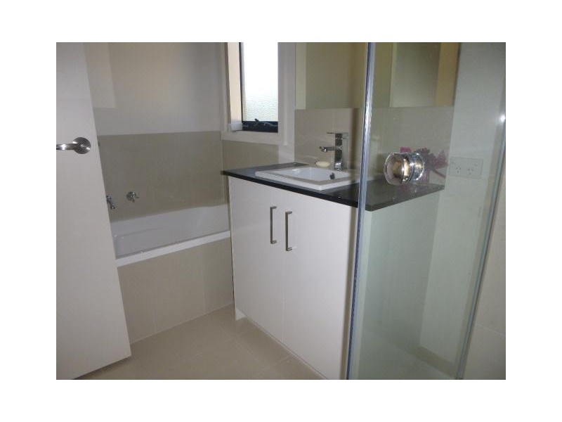 8/2-4 Edinburgh Drive, Beaconsfield VIC 3807