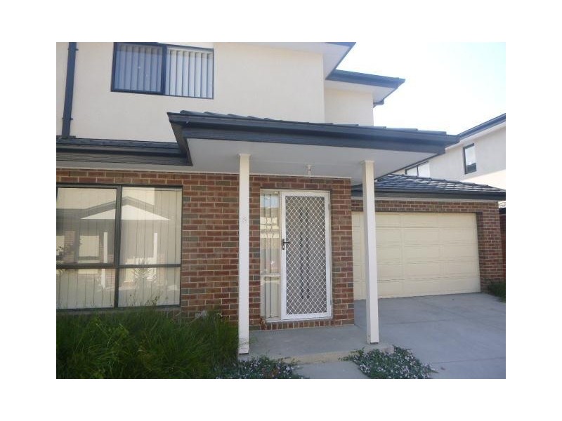 8/2-4 Edinburgh Drive, Beaconsfield VIC 3807
