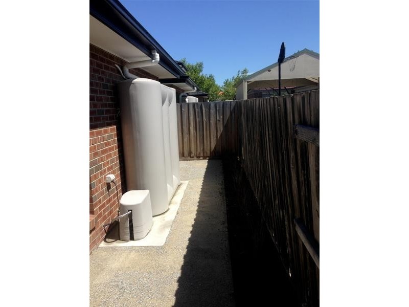 8/2-4 Edinburgh Drive, Beaconsfield VIC 3807