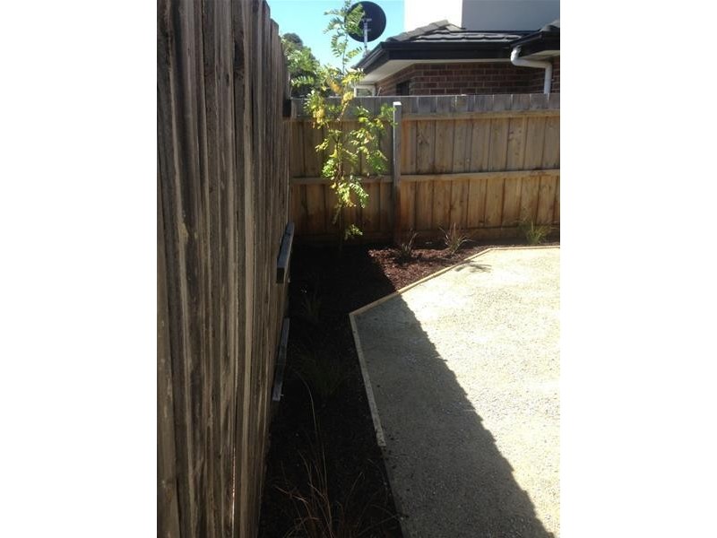 8/2-4 Edinburgh Drive, Beaconsfield VIC 3807