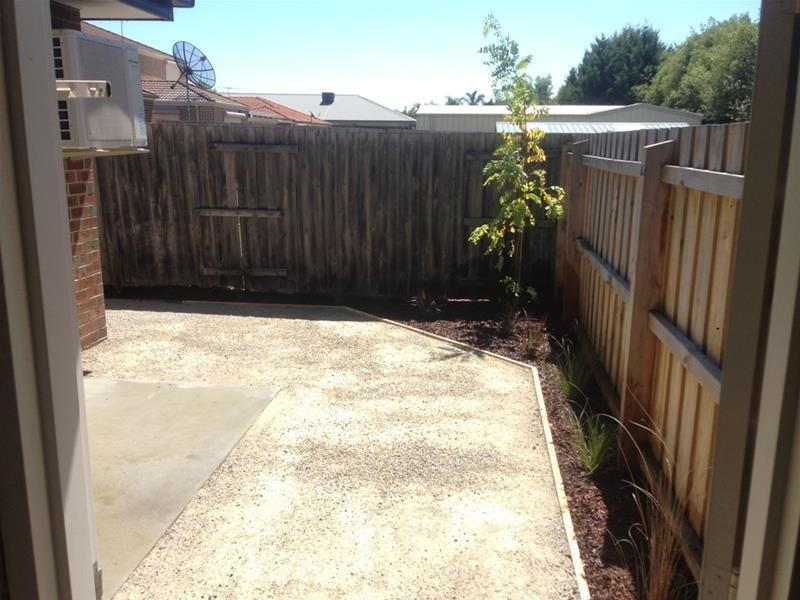 8/2-4 Edinburgh Drive, Beaconsfield VIC 3807