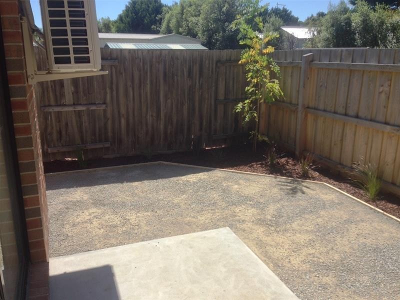 8/2-4 Edinburgh Drive, Beaconsfield VIC 3807