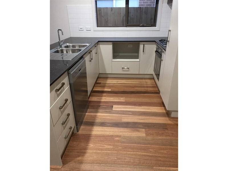 8 Barbara Avenue, Officer VIC 3809