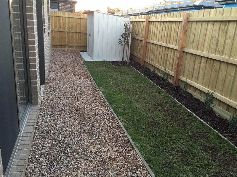 8 Barbara Avenue, Officer VIC 3809