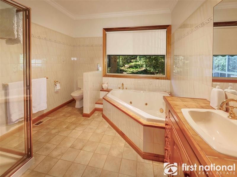 11 Angela Court, Narre Warren North VIC 3804