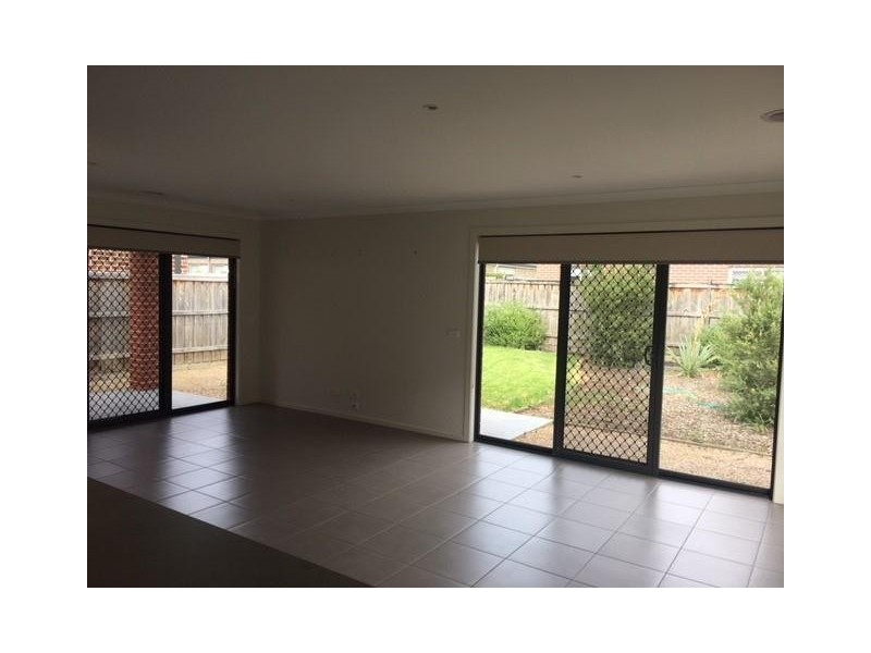 31 Glenelg Street, Clyde North VIC 3978