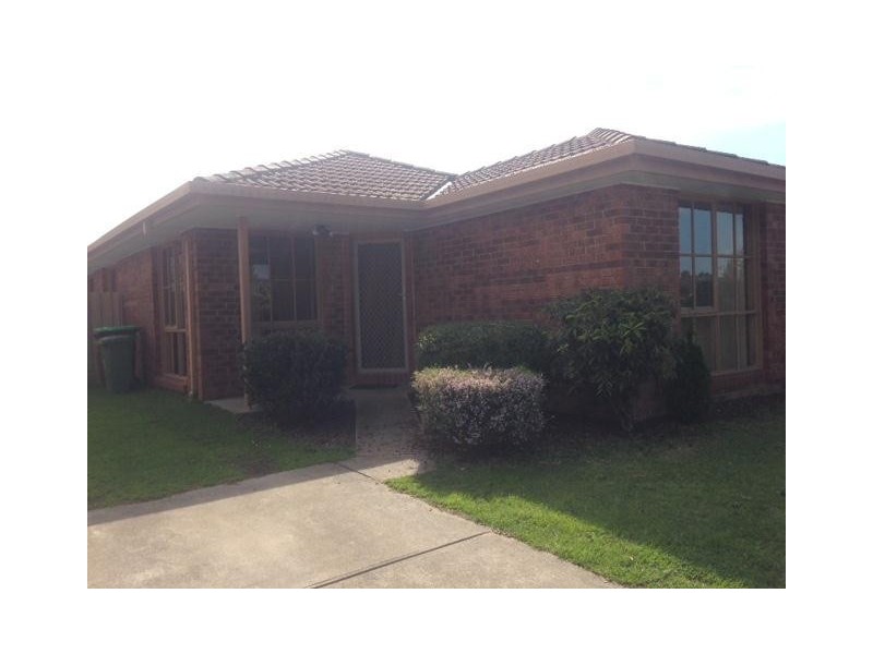 27 Lauren Drive, Hampton Park VIC 3976