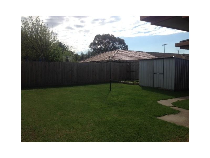 27 Lauren Drive, Hampton Park VIC 3976