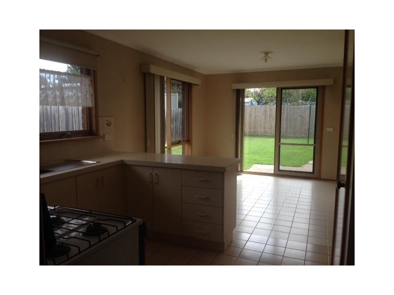 27 Lauren Drive, Hampton Park VIC 3976