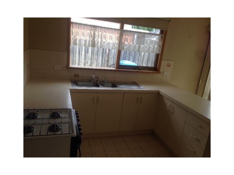 27 Lauren Drive, Hampton Park VIC 3976