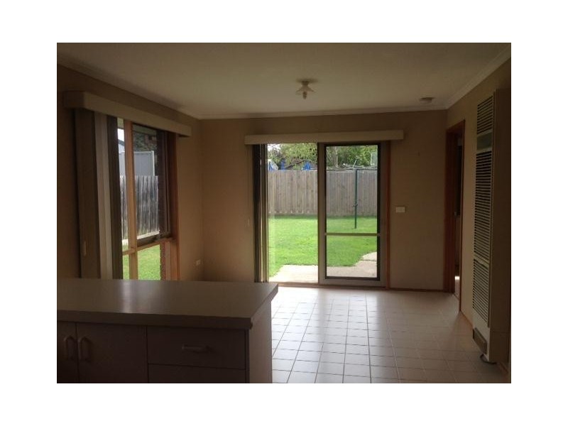 27 Lauren Drive, Hampton Park VIC 3976