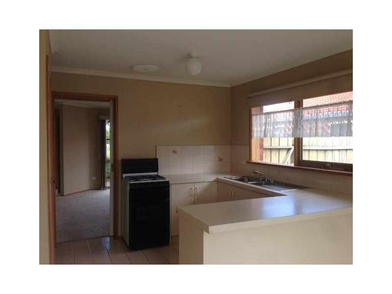 27 Lauren Drive, Hampton Park VIC 3976