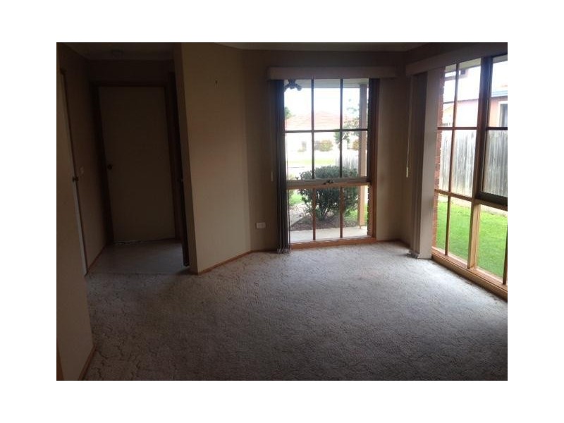 27 Lauren Drive, Hampton Park VIC 3976