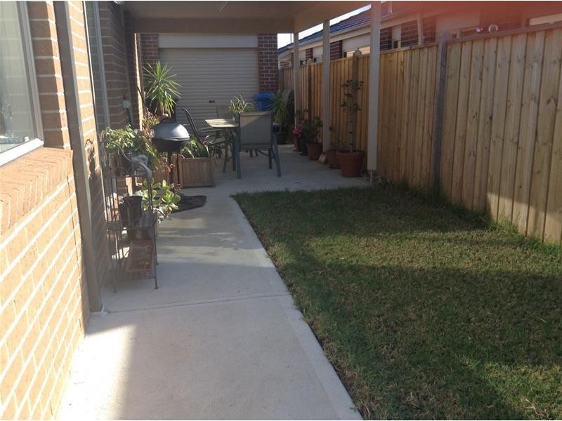 12 Naas Road, Clyde North VIC 3978