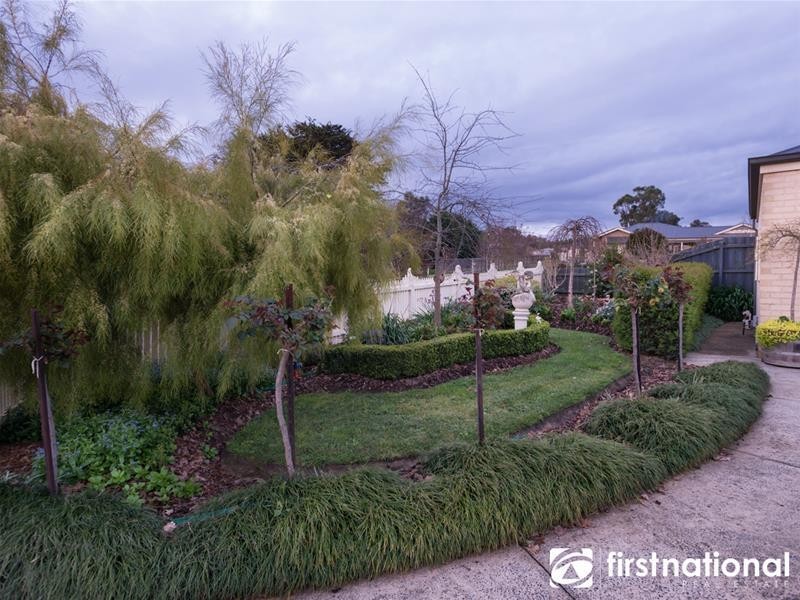 9 Kerry Place, Garfield VIC 3814