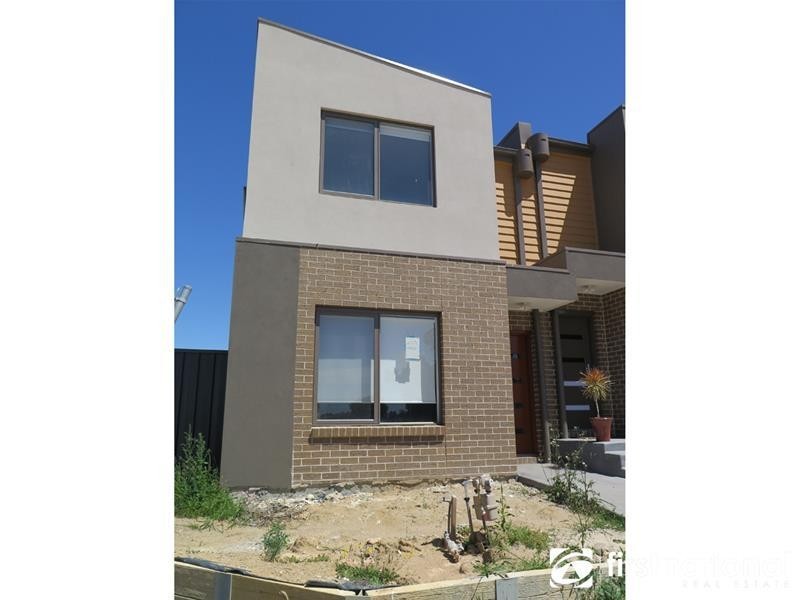 8/23 Atlantic Drive, Pakenham VIC 3810