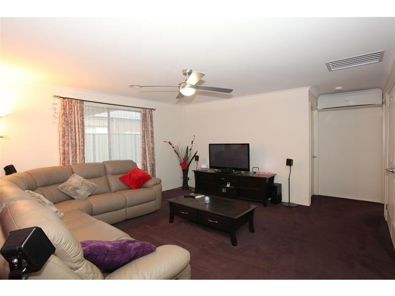 82 Windermere Boulevard, Pakenham VIC 3810