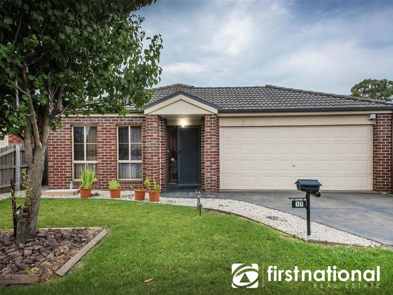 17 Glenora Way, Hampton Park VIC 3976