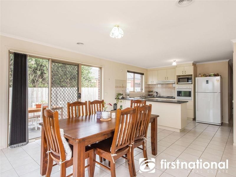 17 Glenora Way, Hampton Park VIC 3976